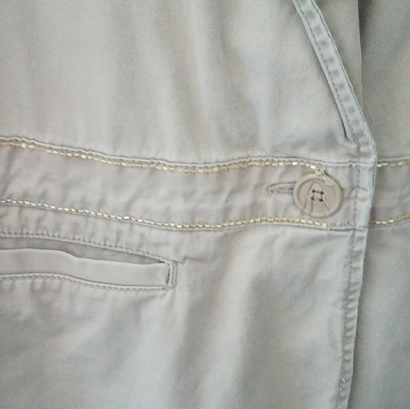 Blazer - Picture 2 of 3